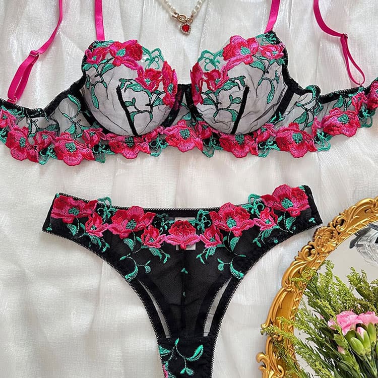 2024 New Retro Fashion Sexy Hot Girl Rose Embroidery Lace Perspective Sex Lingerie Suit