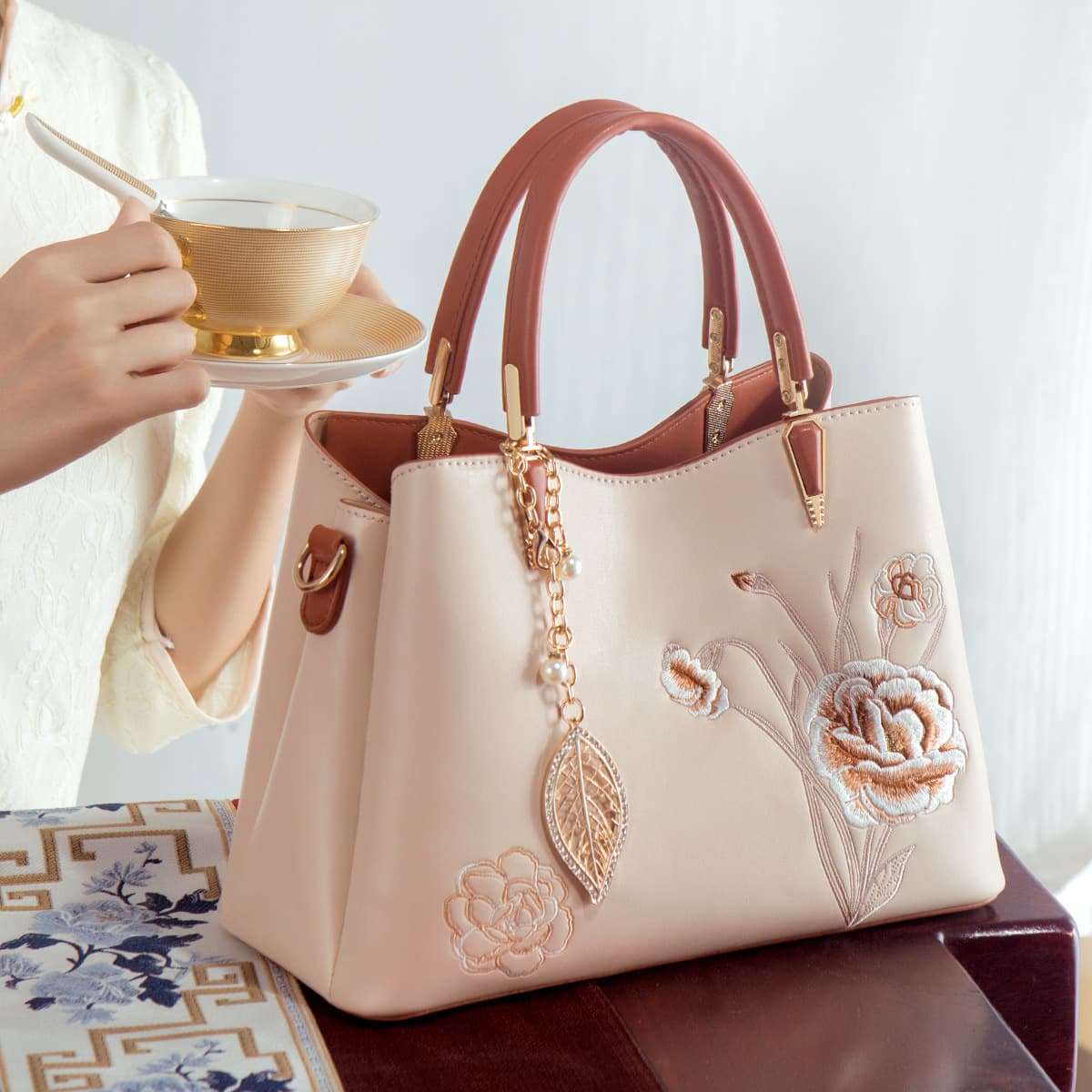 2026 New Embroidery New Chinese Style Large Capacity Handbag Ladies Mother Bag Atmospheric Premium Messenger Women's Bag