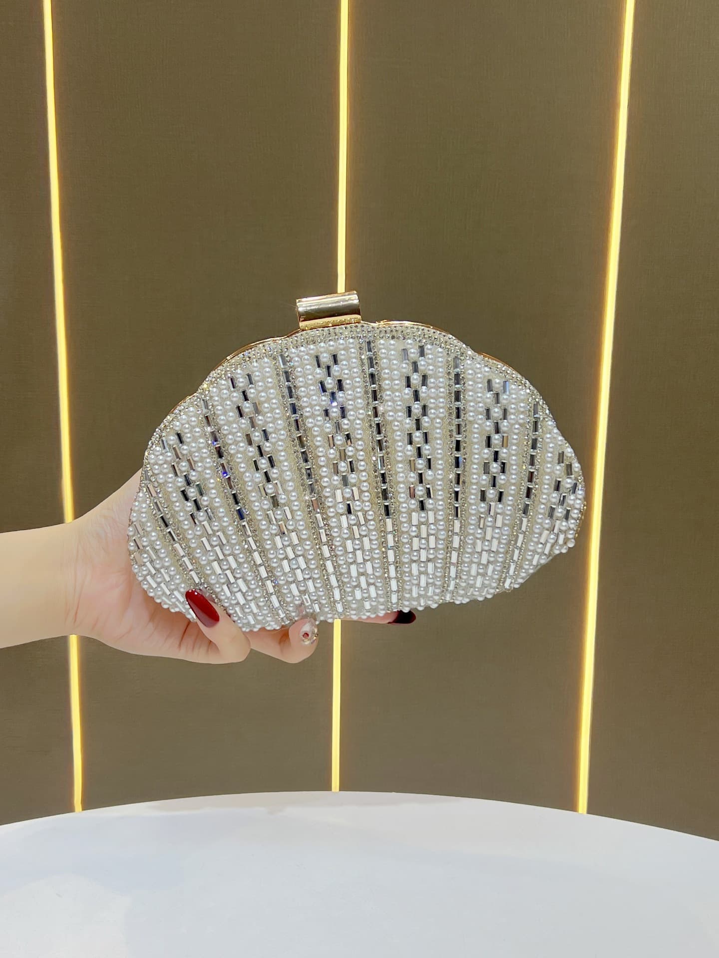 New Celebrity Handheld Shell Bag Pearl Diamond Set Dinner Bag High Fashion All-match Messenger Bag Temperament Chain Bag
