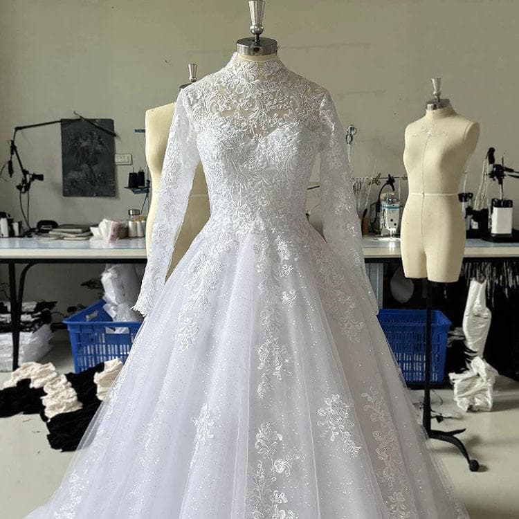 Wenshuo High Quality Embroidery Elegant Wedding Dress Luxurious Craftsmanship Intricate Embroidery Long Sleeve Bridal Dress