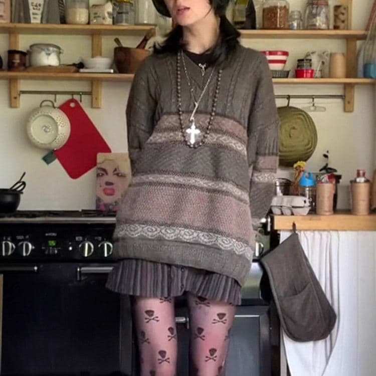 New V-neck Striped Sweater Fashionable Versatile Sweater Sexy Retro Sweater for Women