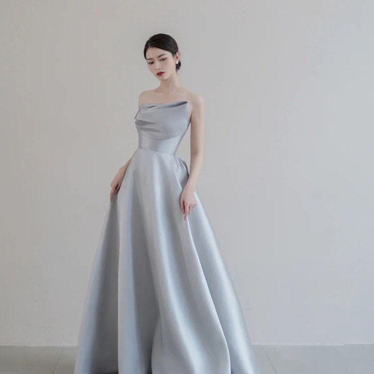 2023 Fashion Queen Elegant Satin Evening Dress Backless Strapless Sleeveless Slim a Line Gray Long Gowns Lady Party Dress
