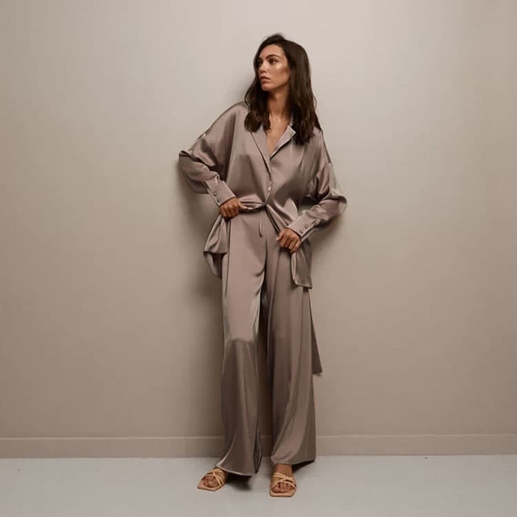 Solid Color V Neck Pajamas Factory Directly Breathable Satin Pajama Set Wholesale Soft and Casual Loungewear Custom logo