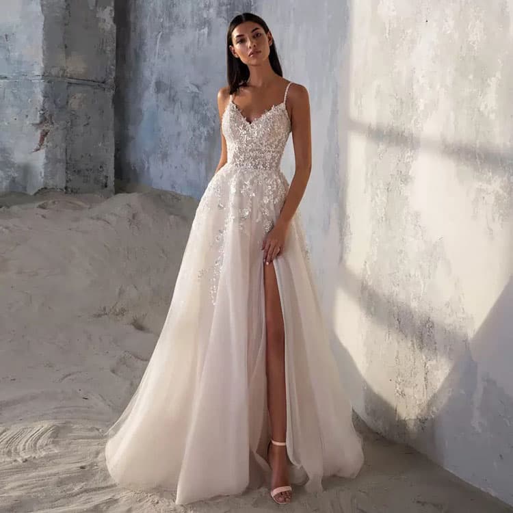 New Spring Wedding Dress French Style High End Elegant Strapless Wedding Dress with Lace Embroidery Slit Dress
