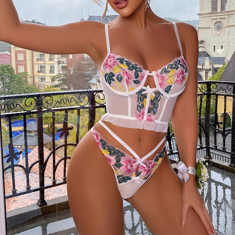2023 Middle East Hot Sale Sexy Lingerie Set Embroidered Bodyshape Perspective Gathering Sexy Lingerie