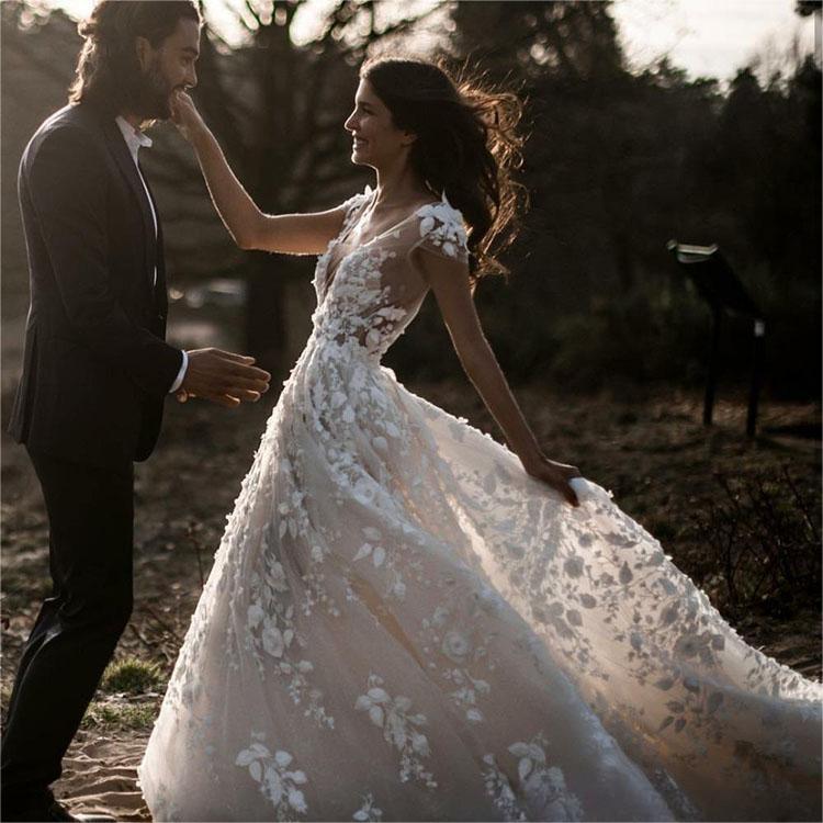 2023 New Pure White Lace Dress Deep V Wedding Dress Swing Skirt Evening Dress